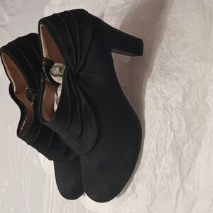 Life Stride Elegant Black Ankle Shoes